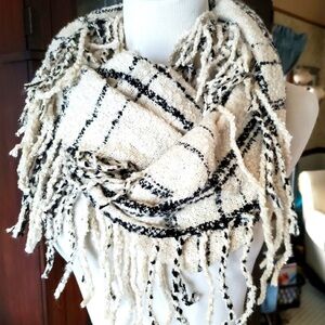 Maurice’s infinity scarf - new without tags!